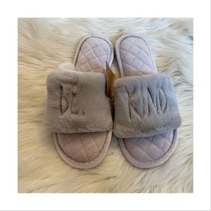Rae Dunn Be Kind Slippers - NWT - Size Medium 7/8